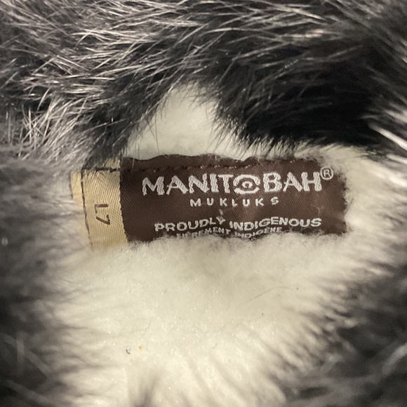 NWOT Manitobah Mukluks Black Wool Tipi Moccasin Women’s Size 7 - Picture 9 of 11